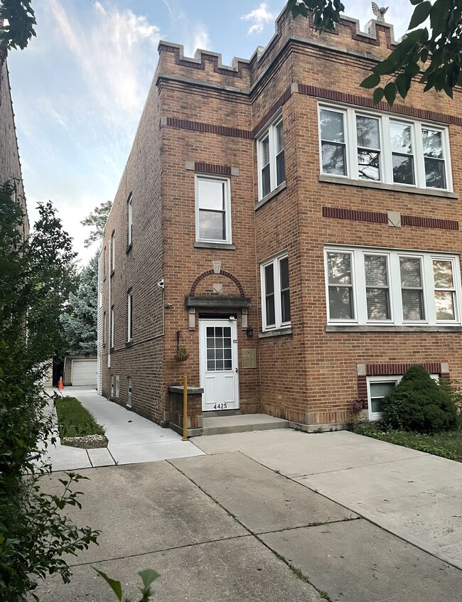 Building Photo - 4425 N Kenton Ave Unit Kenton Basement
