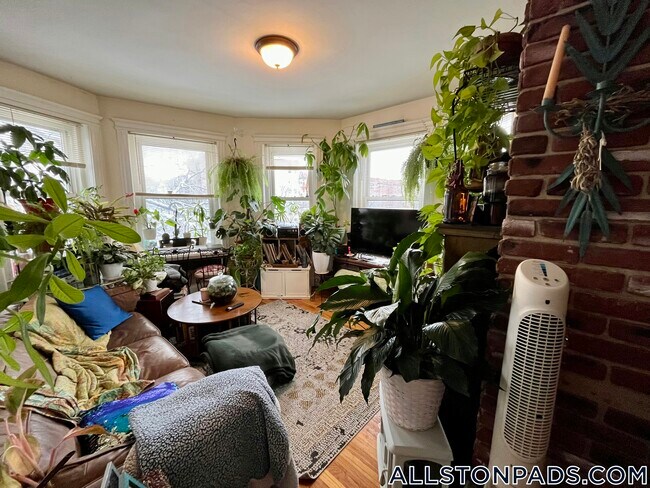 Photo - 1330 Commonwealth Ave Unidad 11