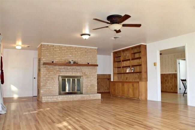 Photo - 218 Smith St