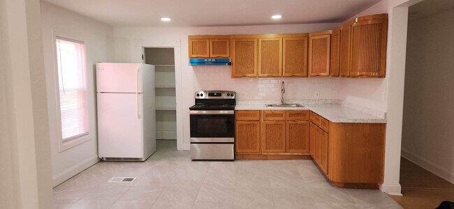 Kitchen - 1110 Lake St Townhome
