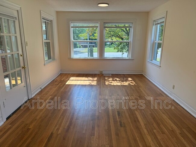Photo - 707 E Unaka Ave Unit Apt 1