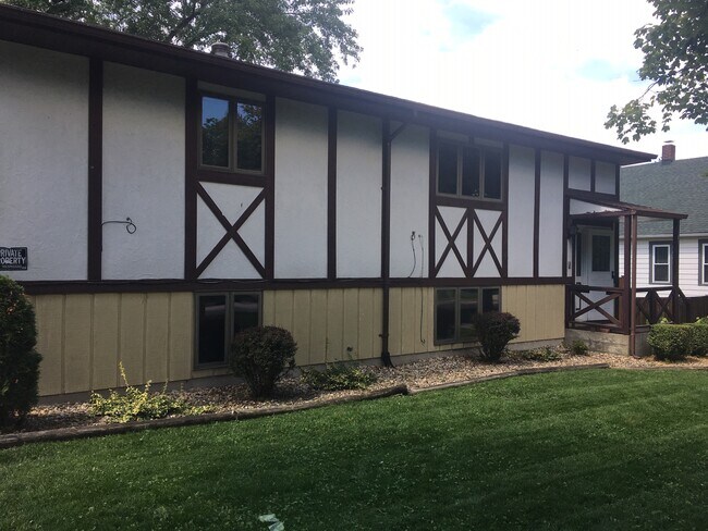 Photo - 157 N West St Unit 1