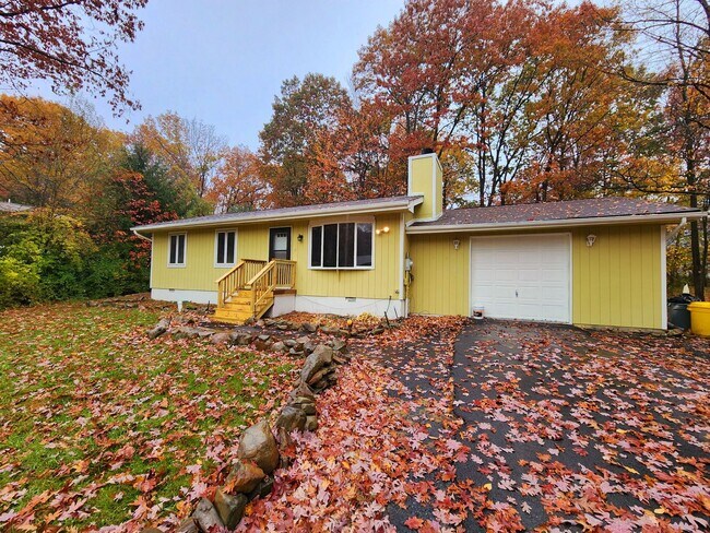 Cute 3 bedroom house in Mt. Pocono - Cute 3 bedroom house in Mt. Pocono