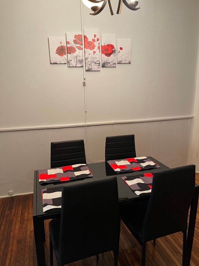 Unit B Dining - 405 W Clinton St Unit A