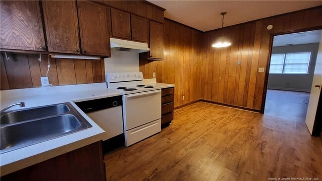 Photo - 1005 N Elm St