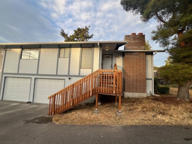 Building Photo - **$200 Move In Special**Beautiful 2 Bed 1.... Rental