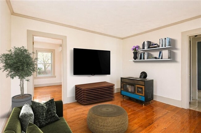 Photo - 111 Johnson St