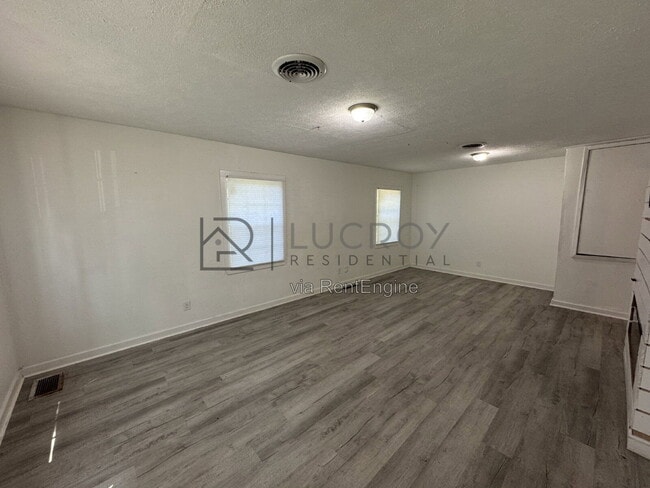 Photo - 556 Woodward Ave