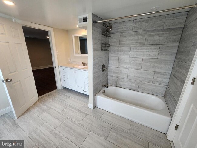 Photo - 129 Shearer St Unit 2