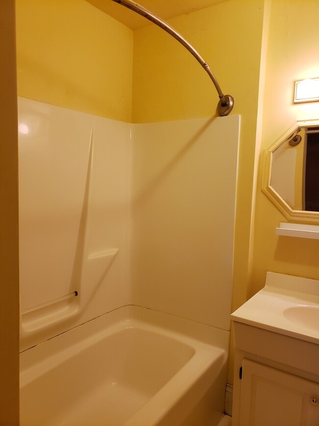 Photo - 114 Howard Dr Unit Apartment #1