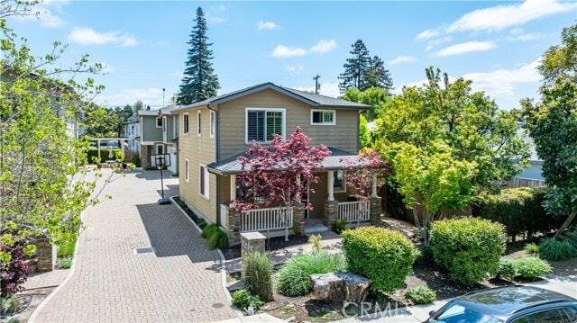 Photo - 871 Islay St