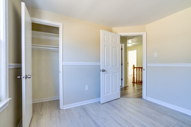 7913 Central Park Cir