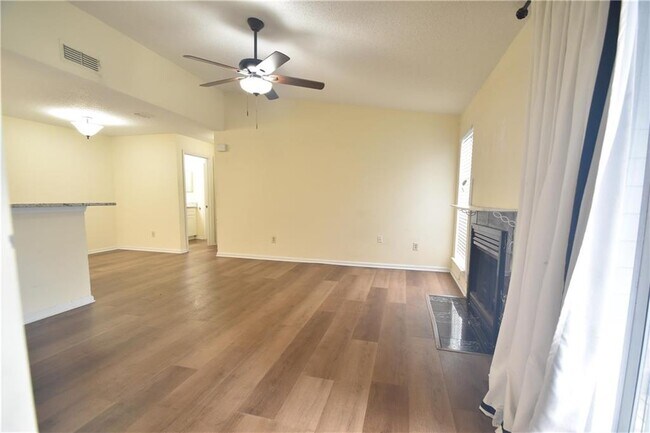 Photo - 310 Granville Ct Unit 310