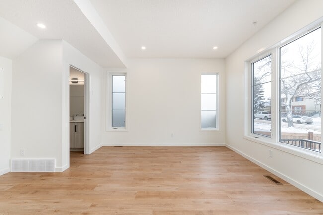 Photo - 11935-11124 124 St Unit 1