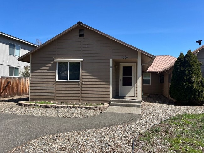 1204 N Brooklane St Unit 2