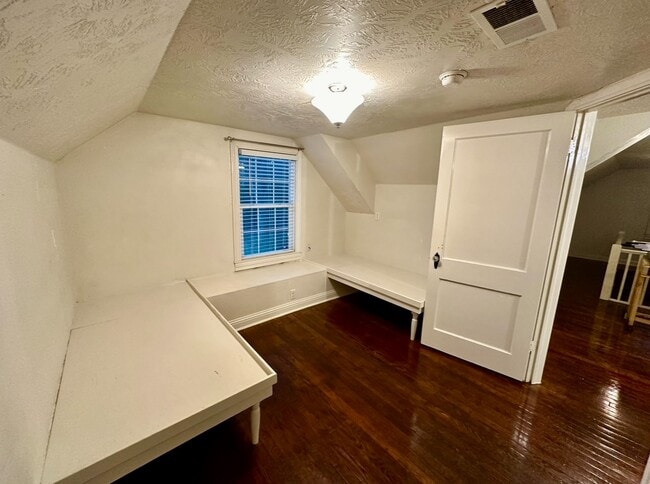 Photo - 212 W Hunnicutt Ave