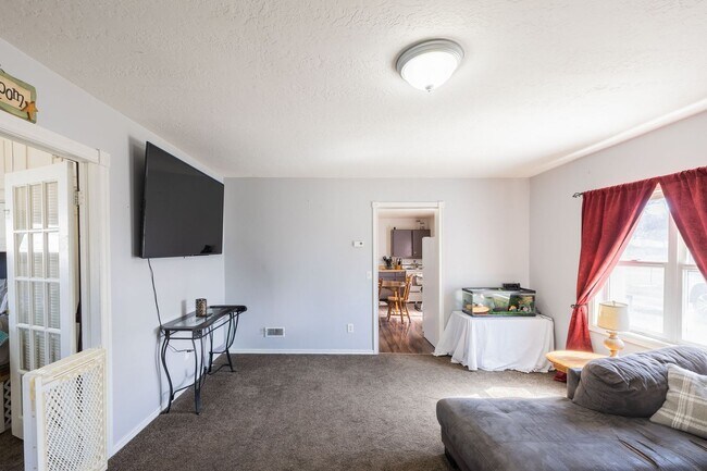 Photo - Cozy 4 Bedroom Home on large plot of land in Parker