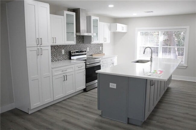 Photo - 970 Bates Rd