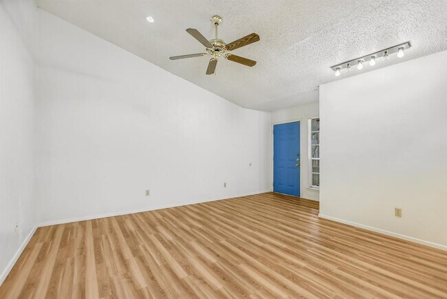 Photo - 11948 Sunhillow Bend