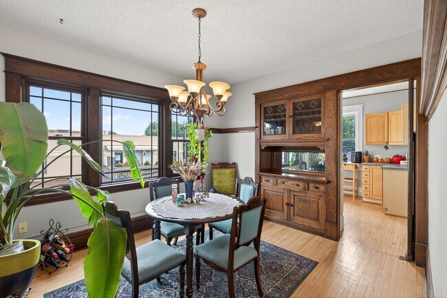 Photo - 722 Grand Ave