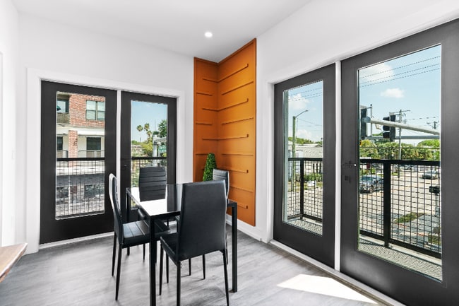 Photo - 927 S Howard Ave Unidad 10