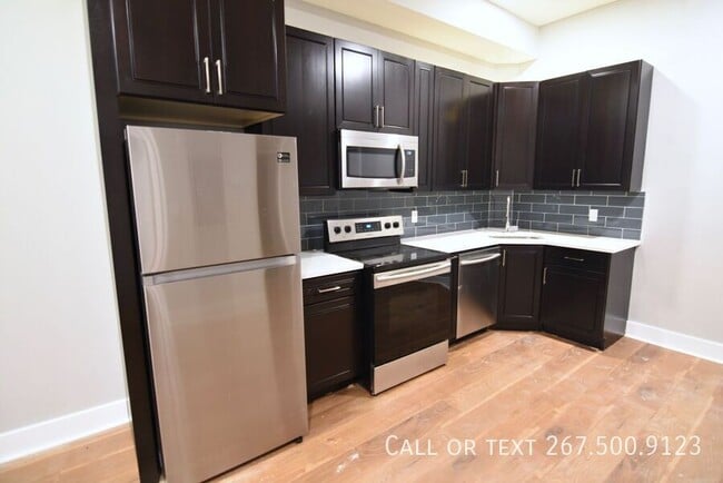 Building Photo - 1523 W Girard Ave Unit 206