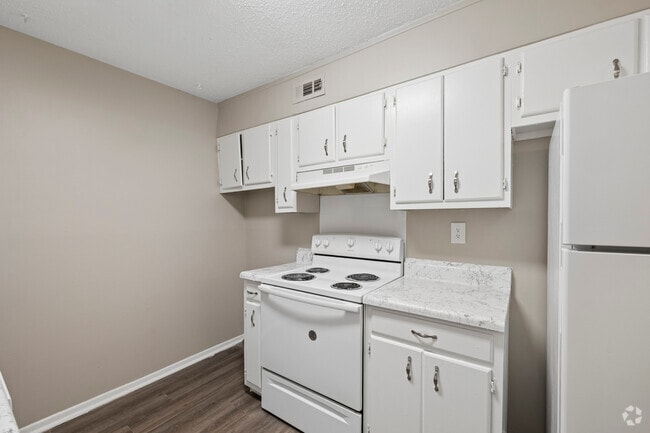 3BR, 2BA - 1,049SF - Kitchen