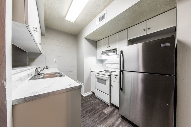 The Colony Apartments - Crestview - The Colony Apartments - Crestview