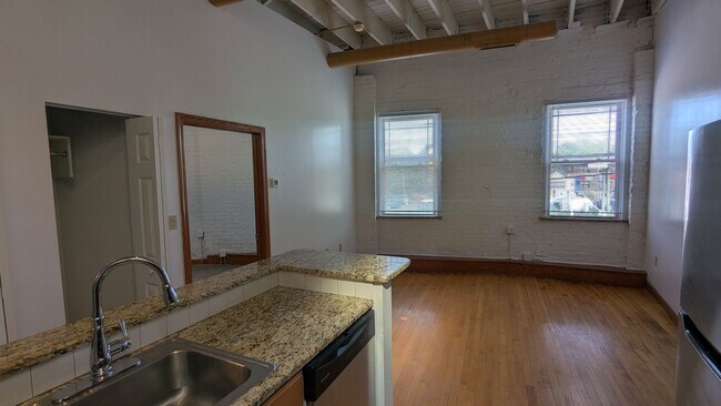 Photo - 2800 Mayfield Rd Unidad Coventry - C