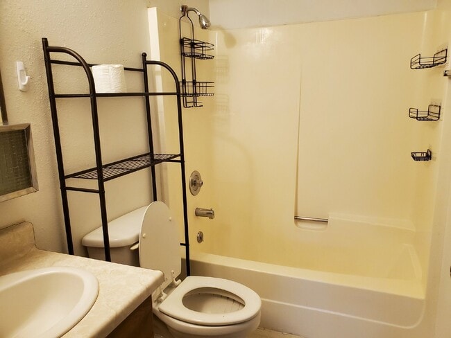 Photo - 2 bedroom, 1 bathroom Apt