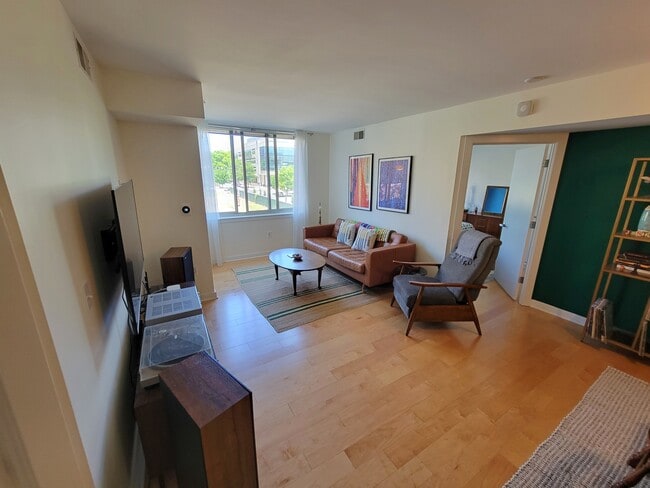 Photo - 1000 New Jersey Ave SE