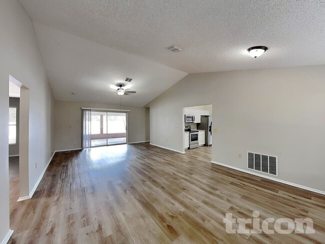 Photo - 714 49th St E