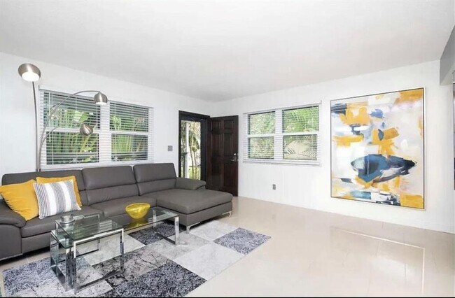 Building Photo - 1473 NW 10th St Unit 1 Rental