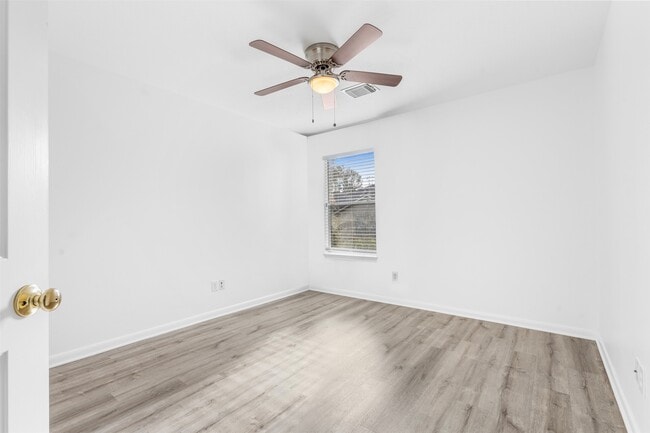 Photo - 211 Blushwood Pl