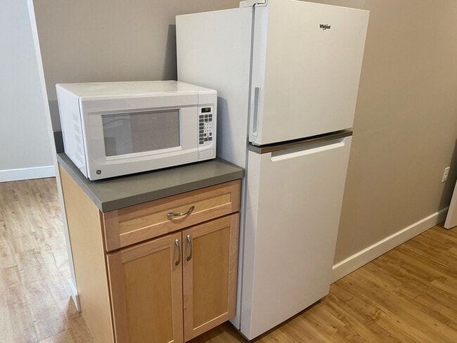 Photo - Putnam Winslow– $1,350 – 1 Bathroom Studio, 370 SQ.FT. – UTILITIES INCLUDED, Available 6/8/26 Unit 307