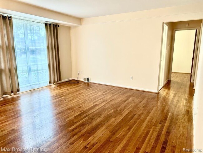 Photo - 1619 Poplar Ave