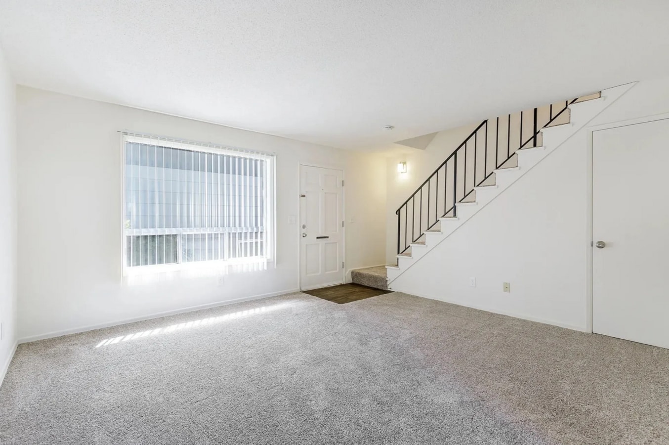 Cozy 2 bedroom, 1 bathroom apartment near Downtown Milwaukie - Cozy 2 bedroom, 1 bathroom apartment near Downtown Milwaukie Unidad 9717