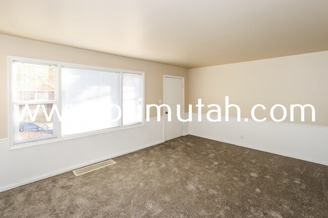 Photo - 1105 Laird Ave S