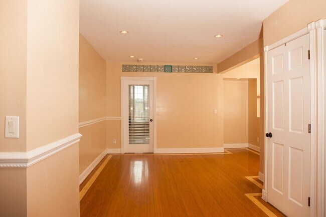 Photo - 384 Webster Ave