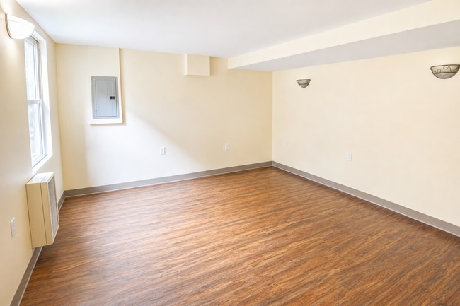 Photo - NEVILLE COMMONS -- 159