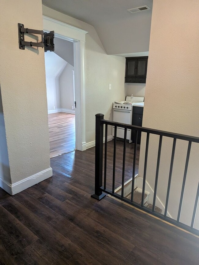 Photo - 609 Jefferson St Unit 2-Upper