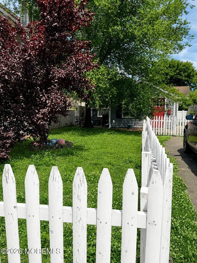 37 Myrtle Ave