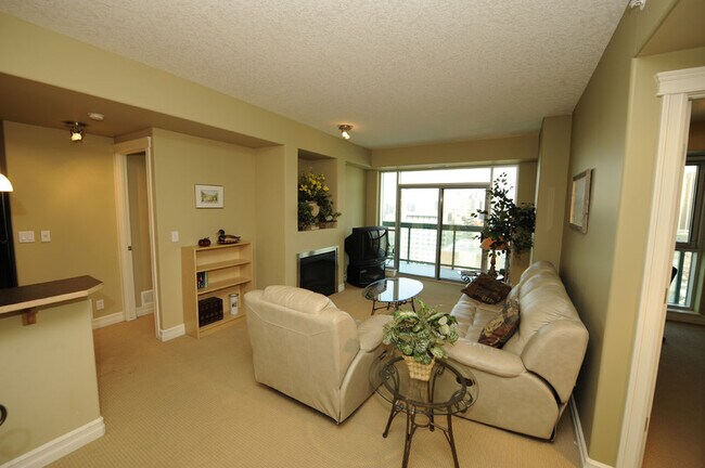 Photo - 836-1915 15 Ave SW