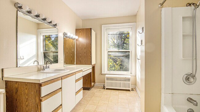 Photo - 441 Madison Ave SE