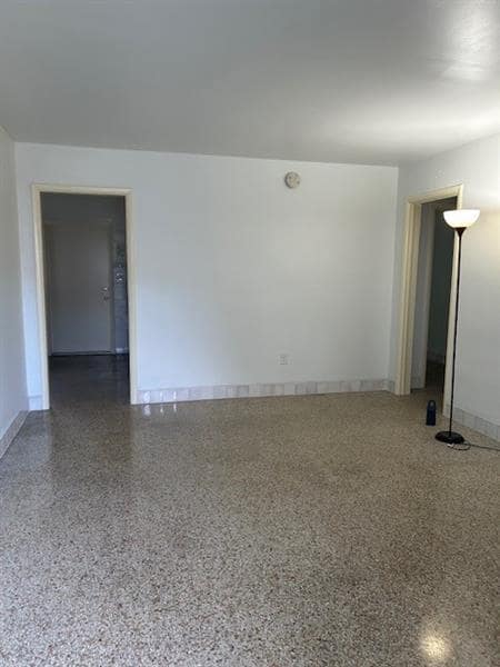 Building Photo - 301 SW 9th Ave Unit 1 Rental