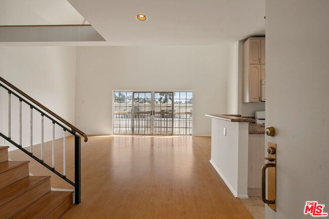 Building Photo - 923 Euclid St Unit 302