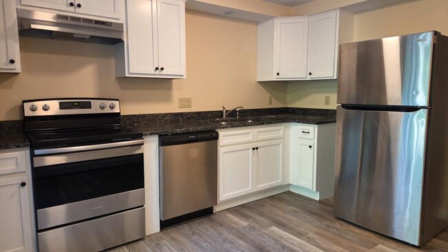Photo - 27 N Main St