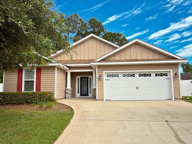 Building Photo - Woof and Meow Friendly! 4/3 with a fenced in yard!