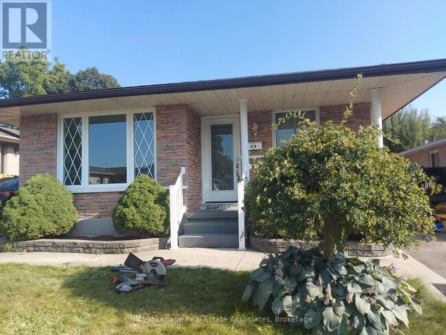 Photo - 86 Overlea Crescent