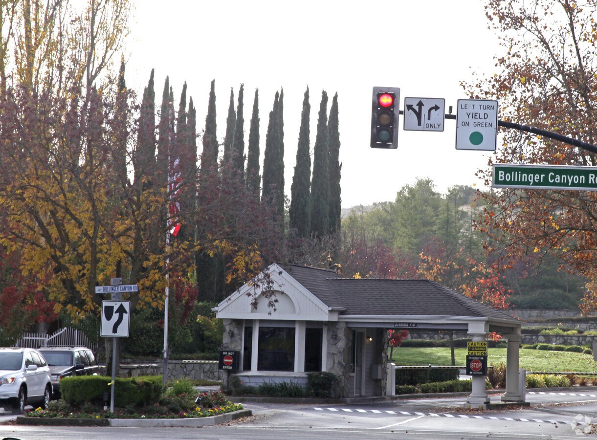 Photo - Crestview Apartments
